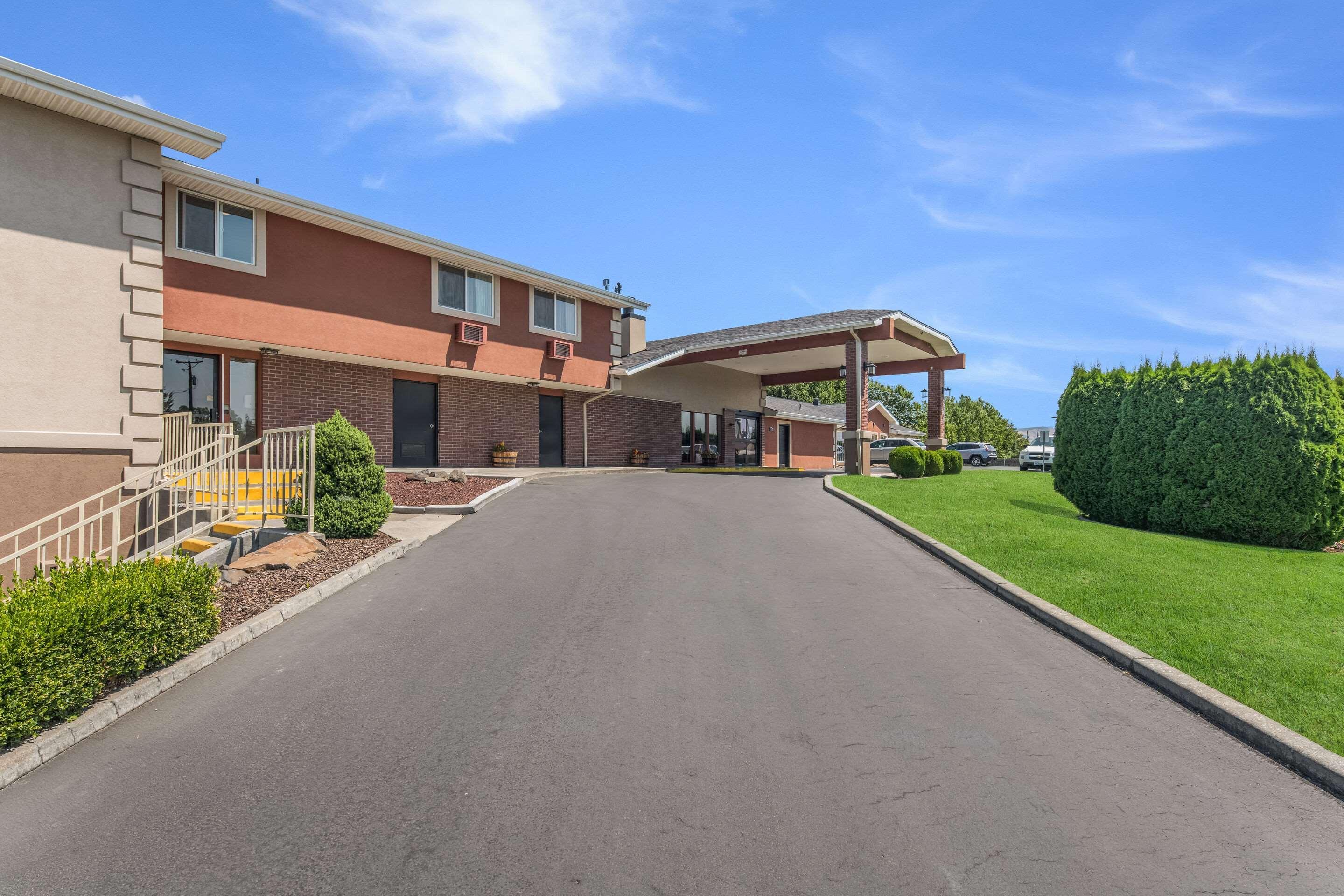 Quality Inn & Suites Downtown Walla Walla Exterior photo