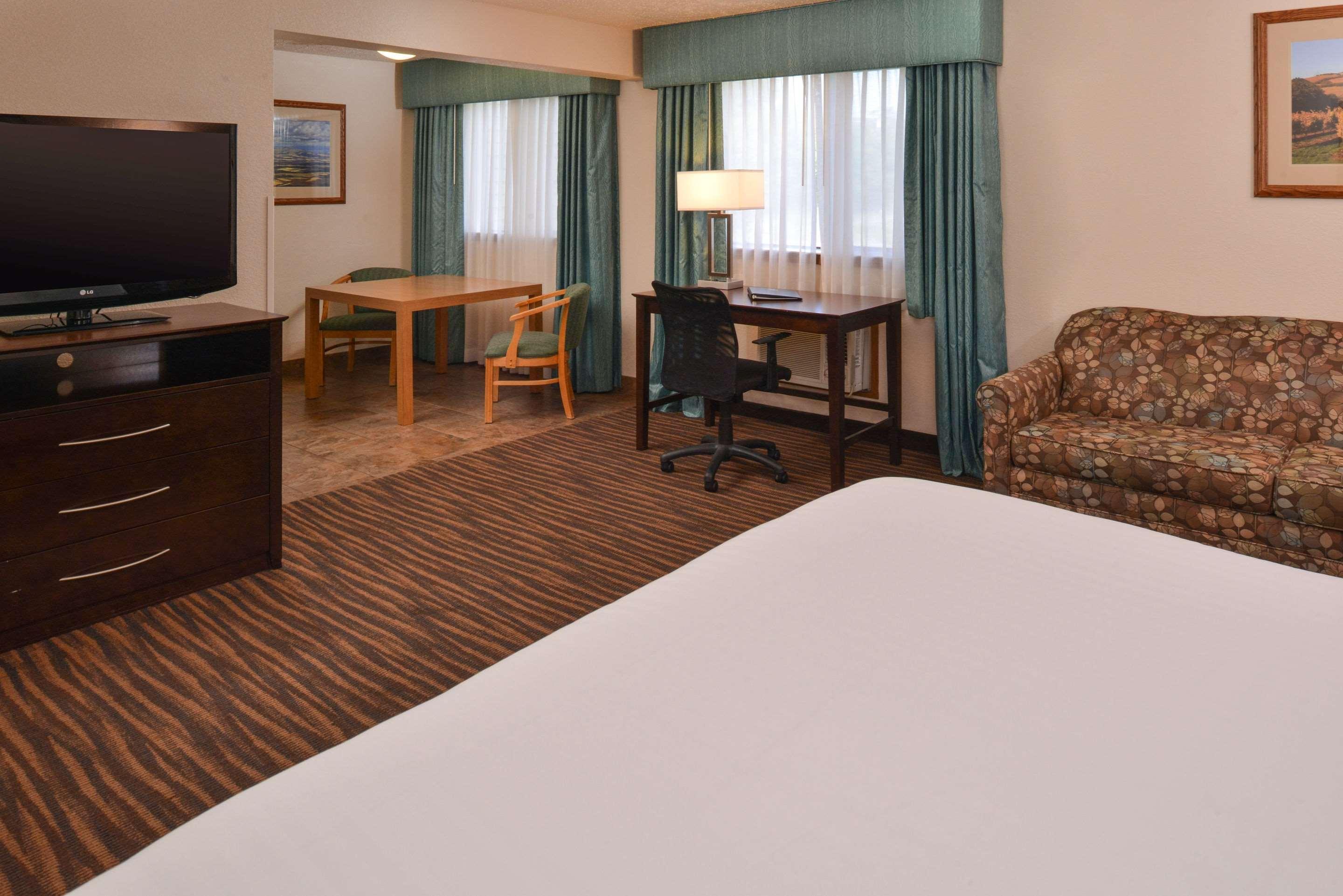 Quality Inn & Suites Downtown Walla Walla Exterior photo
